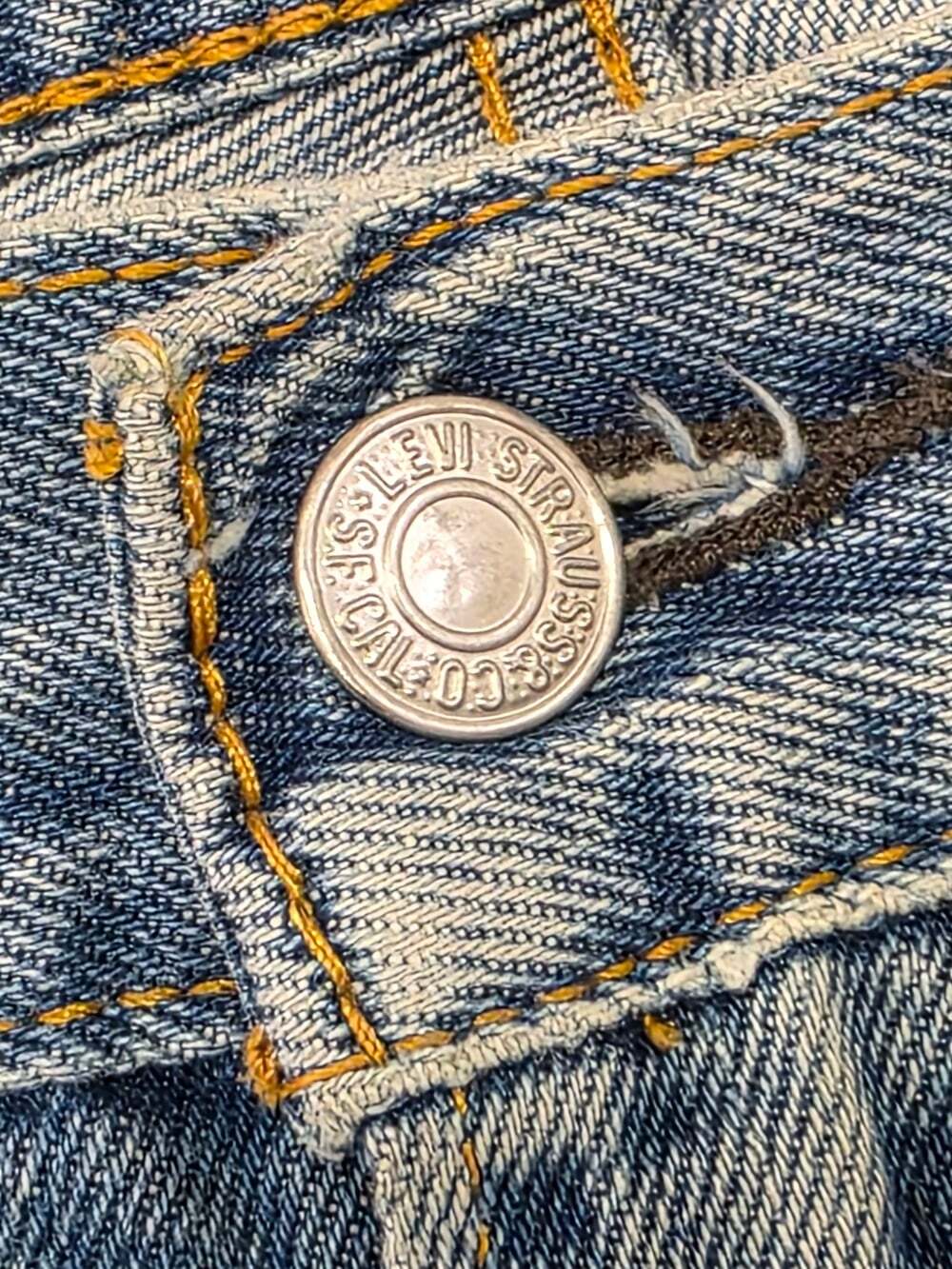 Vintage 90s Levi's Light Blue Classic Straight Jeans - Picture 5 of 10